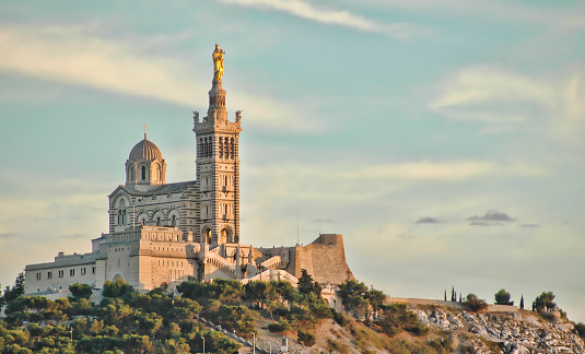 PARTIR À LA DÉCOUVERTE DE MARSEILLE ET DE SES MERVEILLES!