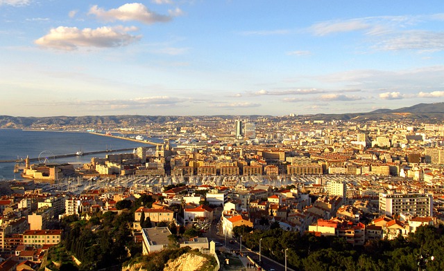 Quel type d’hébergement choisir pour votre séjour à Marseille : un hôtel ou une maison d’hôte ?